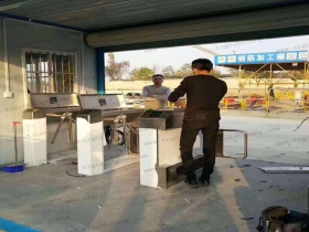 江蘇南京鼓樓區(qū)某工地現(xiàn)場(chǎng)橋式三輥閘、擺閘案例